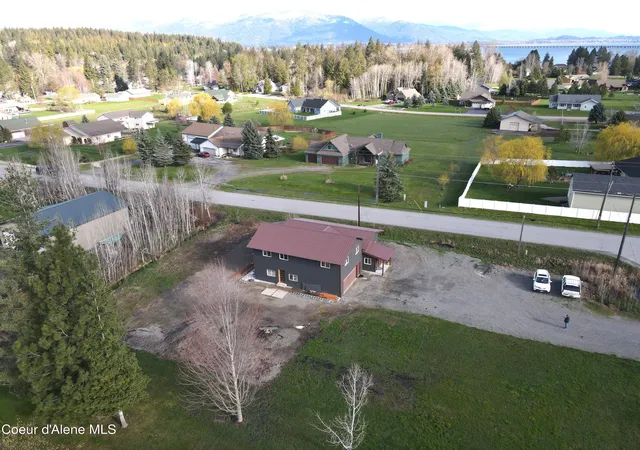Photo 2 of Single family home for sale at 9 E Comeback Bay Ln, Sagle, ID 83860 | MLS# 26-7972 | Listing updated on 2026-09-12