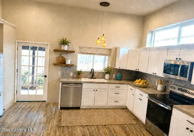 Photo 4 of Single family home for sale at 9 E Comeback Bay Ln, Sagle, ID 83860 | MLS# 26-7972 | Listing updated on 2026-09-12