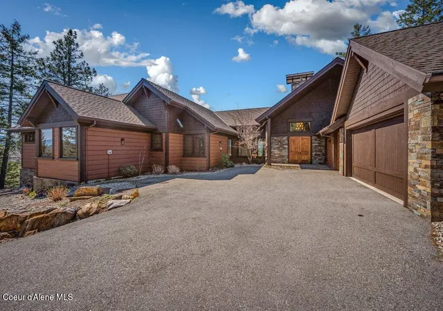 Photo 2 of Single family home for sale at 1028 S Idaho Clb Dr, Sandpoint, ID 83864 | MLS# 26-8040 | Listing updated on 2026-08-24