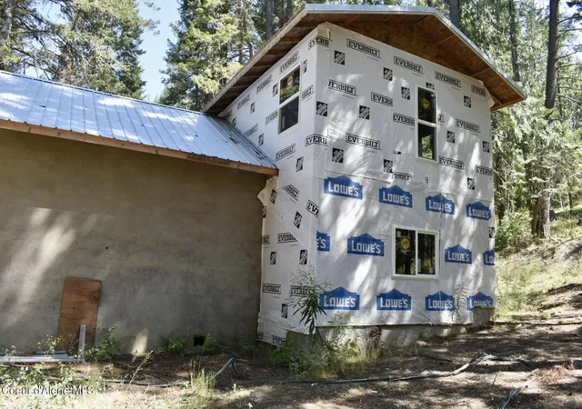 Photo 4 of Single family home for sale at 412 Schneiders Rd, Sagle, ID 83860 | MLS# 26-8022 | Listing updated on 2026-10-09
