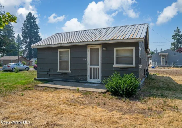 Photo 3 of Single family home for sale at 210 E 11th Avenue, Post Falls, ID 83854 | MLS# 26-8067 | Listing updated on 2026-09-02