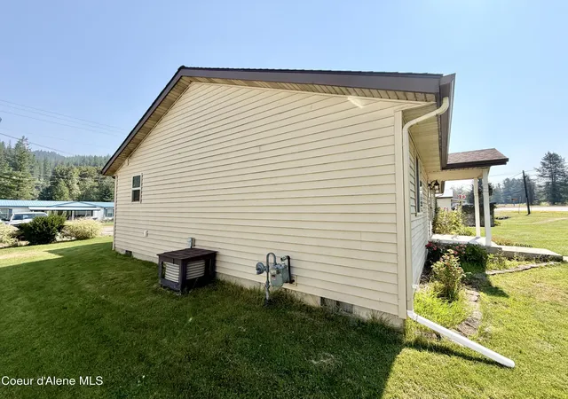 Photo 4 of Sale Pending at 520 W Yellowstone Ave, Osburn, ID 83849 | MLS# 26-8130 | Listing updated on 2026-09-12