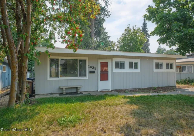 Photo 2 of Sale Pending at 1428 E 40th Avenue, Spokane, WA 99203 | MLS# 26-8222 | Listing updated on 2026-08-12