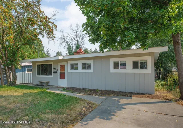 Photo 2 of Sale Pending at 1428 E 40th Avenue, Spokane, WA 99203 | MLS# 26-8222 | Listing updated on 2026-08-12