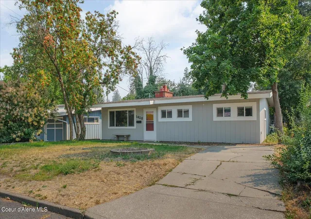 Photo 3 of Sale Pending at 1428 E 40th Avenue, Spokane, WA 99203 | MLS# 26-8222 | Listing updated on 2026-08-12