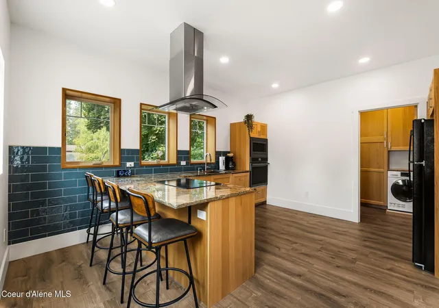 Photo 4 of Single family home for sale at 905 Pine St, Sandpoint, ID 83864 | MLS# 26-8150 | Listing updated on 2026-09-11