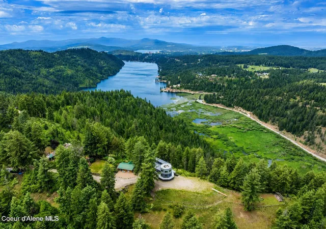 Photo 2 of Single family home for sale at 23 S Lightning Spur Ln, Coeur D Alene, ID 83814 | MLS# 26-8213 | Listing updated on 2026-08-25