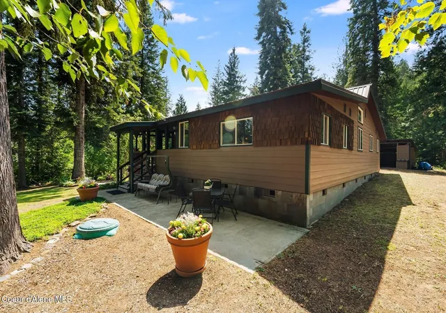 Photo 3 of Sale Pending at 648 Elk Grv Rd, Sandpoint, ID 83864 | MLS# 26-8224 | Listing updated on 2026-08-14