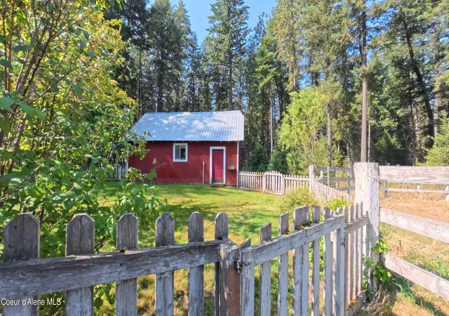 Photo 4 of Single family home for sale at 415 Al's Welding Rd, Spirit Lake, ID 83869 | MLS# 26-8338 | Listing updated on 2026-09-02