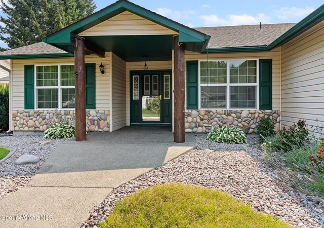 Photo 3 of Single family home for sale at 1378 W Benjamin Ave, Coeur D Alene, ID 83815 | MLS# 26-8348 | Listing updated on 2026-09-19