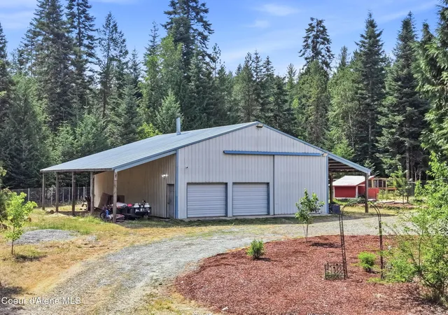 Photo 3 of Manufactured home for sale at 450 Parsons Dr, Priest River, ID 83856 | MLS# 26-8431 | Listing updated on 2026-08-19