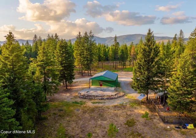 Photo 3 of Manufactured home for sale at 377 That A Way, Spirit Lake, ID 83869 | MLS# 26-8457 | Listing updated on 2026-09-16