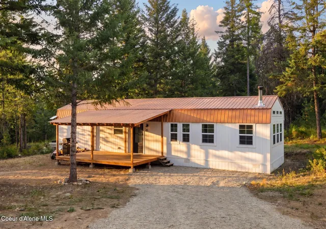 Photo 3 of Manufactured home for sale at 377 That A Way, Spirit Lake, ID 83869 | MLS# 26-8457 | Listing updated on 2026-09-16