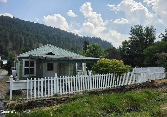 2nd image of 102 & 104 Markwell Ave, Silverton, ID 83867 | MLS# 26-8422