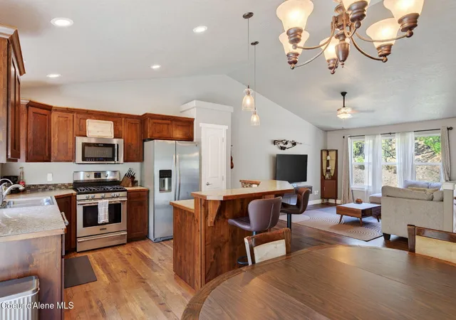 5th image of 205 Old Farm Rd, Pinehurst, ID 83850 | MLS# 26-8439