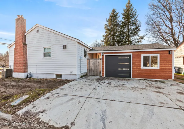 2nd image of 213 E Harrison Ave, Coeur D Alene, ID 83814 | MLS# 26-8447
