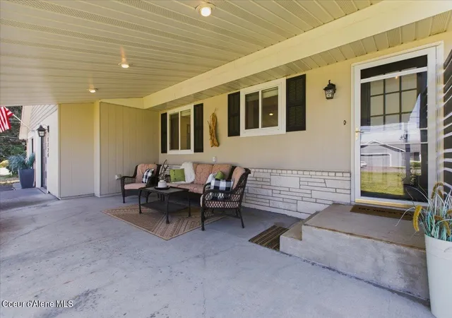 Photo 4 of Single family home for sale at 1724 E Hanley Ave, Dalton Gardens, ID 83815 | MLS# 26-8618 | Listing updated on 2026-09-28