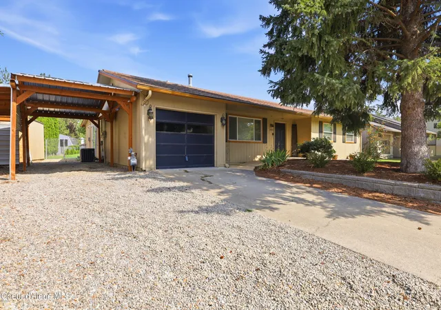 Photo 3 of Single family home for sale at 1909 E Meadow Ln, Post Falls, ID 83854 | MLS# 26-8585 | Listing updated on 2026-08-20