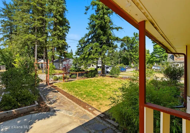 Photo 3 of Single family home for sale at 929 W Lake St, Sandpoint, ID 83864 | MLS# 26-8606 | Listing updated on 2026-09-15