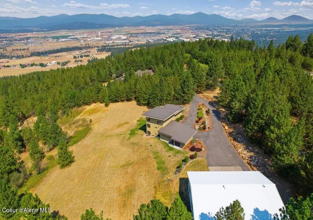 2nd image of 1035 S Valleyview Rd, Post Falls, ID 83854 | MLS# 26-8617