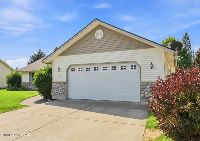 Photo 4 of Sale Pending at 560 E Bunker Ave, Post Falls, ID 83854 | MLS# 26-8658 | Listing updated on 2026-10-02