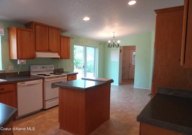 Photo 3 of Manufactured home for sale at 44 Rue D Annie St, Priest River, ID 83856 | MLS# 26-8655 | Listing updated on 2026-09-16