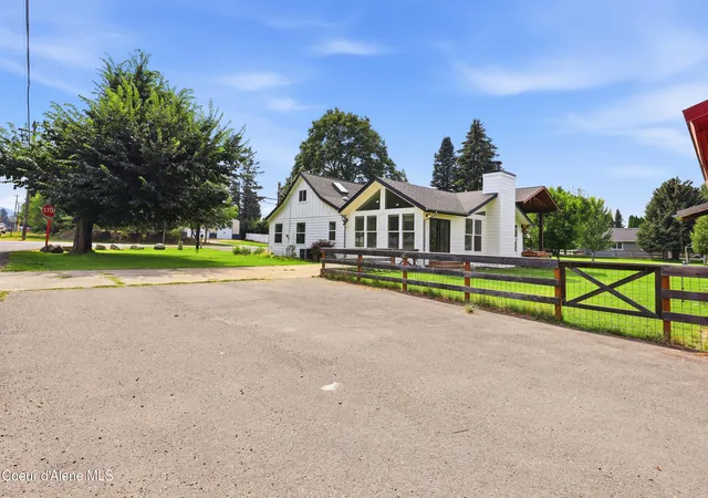 Photo 3 of Single family home for sale at 1963 E Hanley Ave, Dalton Gardens, ID 83815 | MLS# 26-8671 | Listing updated on 2026-08-24