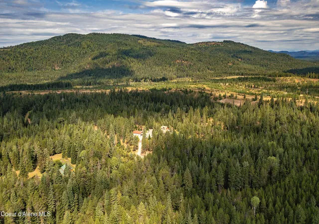 Photo 3 of Single family home for sale at 11364 Eastside Rd, Priest River, ID 83856 | MLS# 26-8705 | Listing updated on 2026-08-31