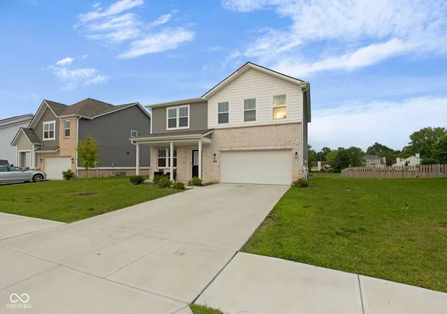 Photo 2 of Single family home for sale at 7423 Manor Lake Ln, Indianapolis, IN 46268 | MLS# 22082552 | Listing updated on 2026-10-06