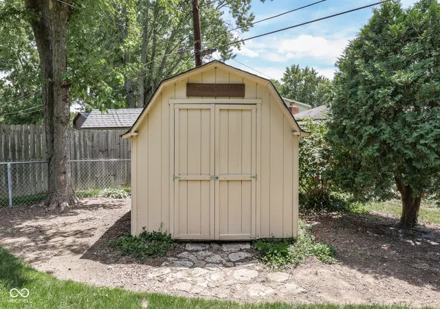 46th image of 413 Beechview Ln, Indianapolis, IN 46217 | MLS# 22114201