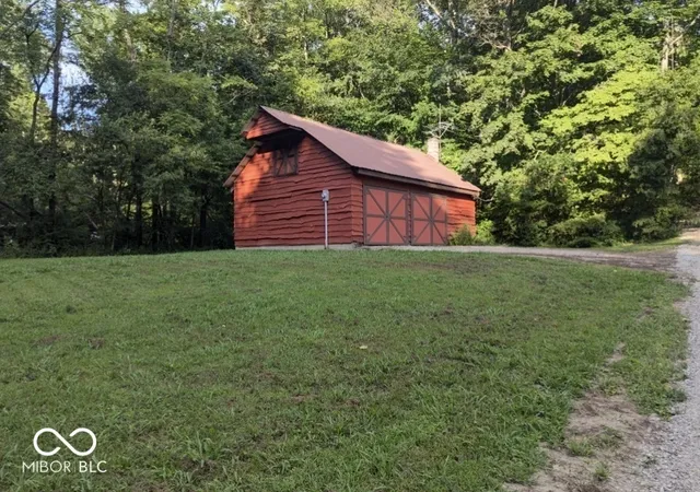 49th image of 2851 S Whitehorse Rd, Nashville, IN 47448 | MLS# 22116205