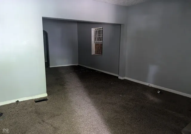 Photo 3 of Sale Pending at 642 N Oxford St, Indianapolis, IN 46201 | MLS# 22117412 | Listing updated on 2026-10-09