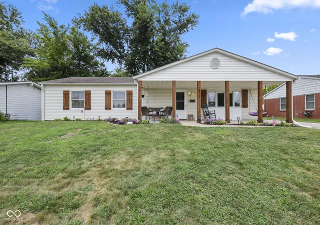 1st image of 812 Longfellow Ln, Plainfield, IN 46168 | MLS# 22119349
