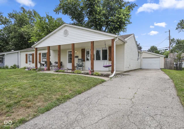 3rd image of 812 Longfellow Ln, Plainfield, IN 46168 | MLS# 22119349