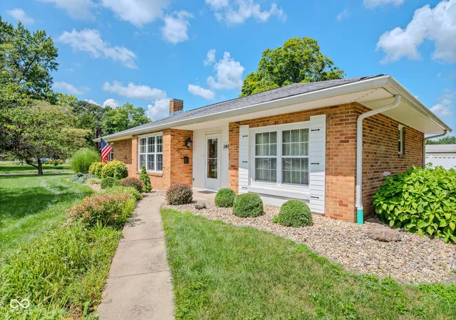 2nd image of 1406 Laurel Dr, Columbus, IN 47203 | MLS# 22119600