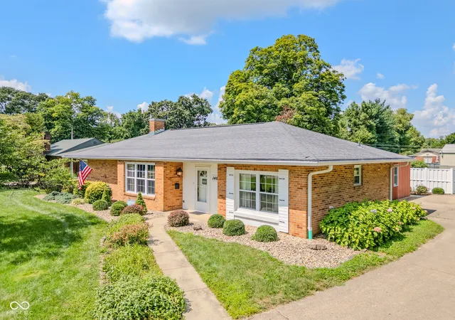 3rd image of 1406 Laurel Dr, Columbus, IN 47203 | MLS# 22119600