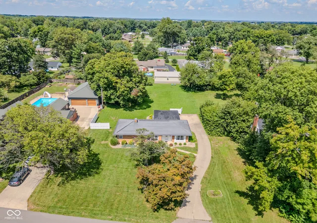 5th image of 1406 Laurel Dr, Columbus, IN 47203 | MLS# 22119600
