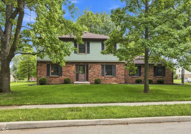 2nd image of 7820 Scarborough Blvd South Dr, Indianapolis, IN 46256 | MLS# 22119863