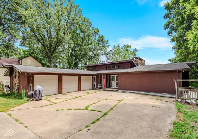 1st image of 16451 E Lake Shore Dr N, Hope, IN 47246 | MLS# 22120555