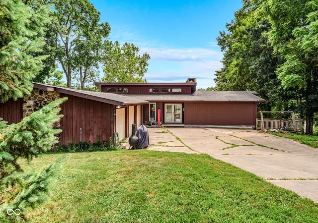 2nd image of 16451 E Lake Shore Dr N, Hope, IN 47246 | MLS# 22120555