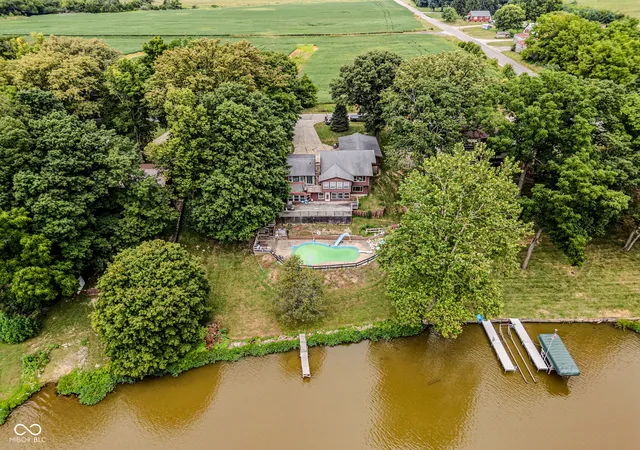3rd image of 16451 E Lake Shore Dr N, Hope, IN 47246 | MLS# 22120555
