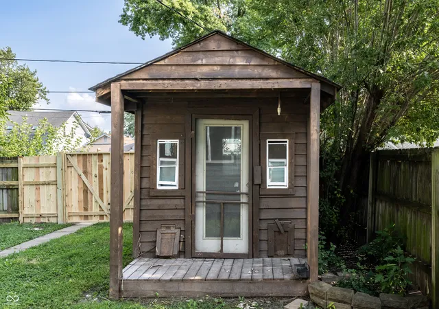 42nd image of 425 Sanders St, Indianapolis, IN 46225 | MLS# 22120991