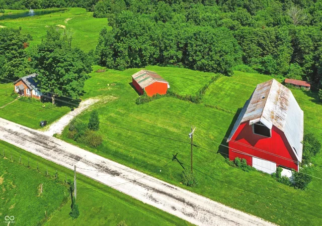 2nd image of 6956 Old Morgantown Rd, Martinsville, IN 46151 | MLS# 22121055