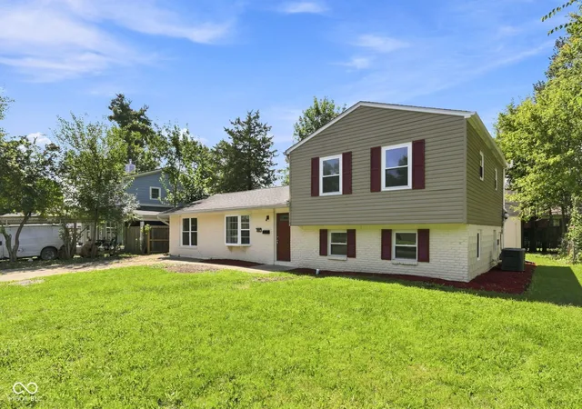 2nd image of 3570 Decamp Dr, Indianapolis, IN 46226 | MLS# 22121082