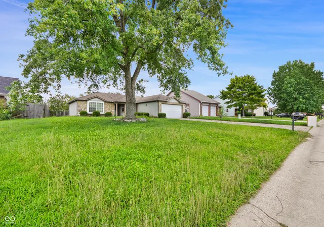 2nd image of 4960 Brookfield Dr, Indianapolis, IN 46237 | MLS# 22121450