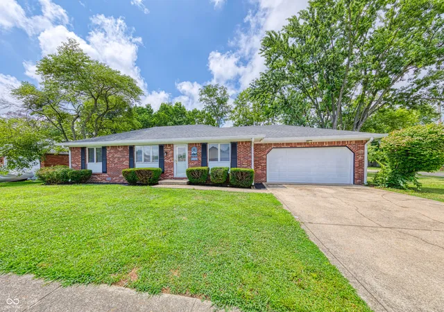 2nd image of 2113 Berwick Dr, Shelbyville, IN 46176 | MLS# 22121454