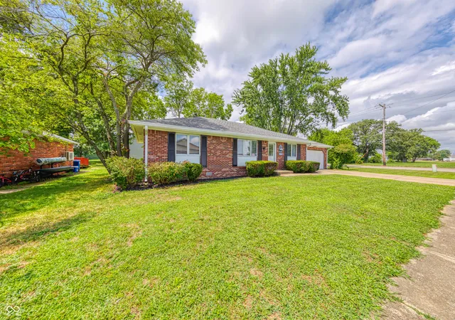 4th image of 2113 Berwick Dr, Shelbyville, IN 46176 | MLS# 22121454