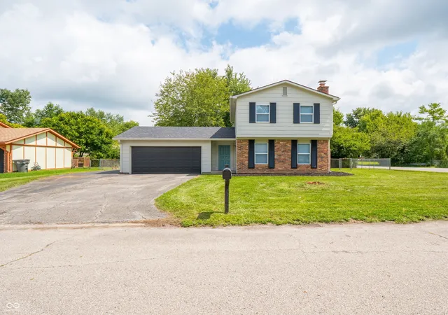 2nd image of 4441 Greenmeadow Cir, Indianapolis, IN 46235 | MLS# 22121616