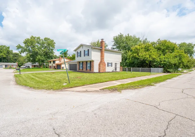 3rd image of 4441 Greenmeadow Cir, Indianapolis, IN 46235 | MLS# 22121616