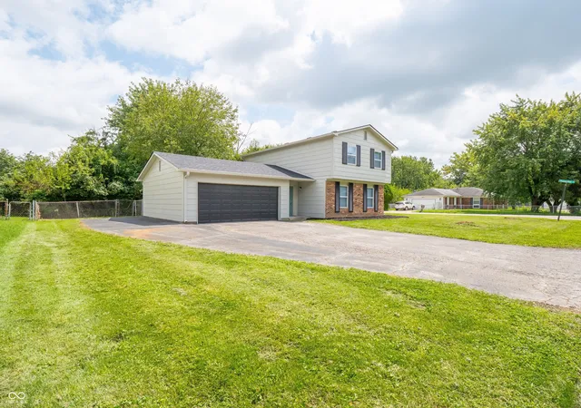 5th image of 4441 Greenmeadow Cir, Indianapolis, IN 46235 | MLS# 22121616